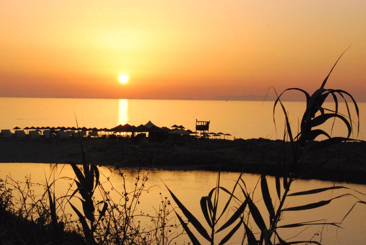 Apartment Tramonto Sea-Front Valledoria  Ngoại thất bức ảnh